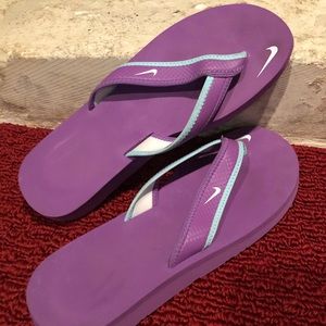 NIKE Celso purple blue cushioned flip flops